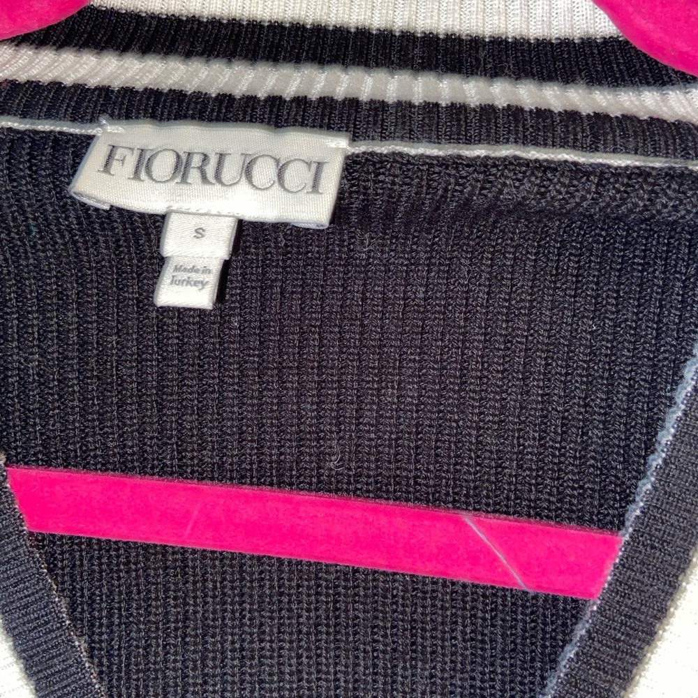 FIORUCCI 💙 v neck sweater - Picture 8 of 8